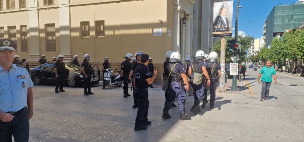 Πάτρα - Φωτό και βίντεο: Χιλιάδες στην πορεία για την απεργία!