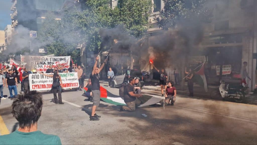 Πάτρα - Φωτό και βίντεο: Χιλιάδες στην πορεία για την απεργία!