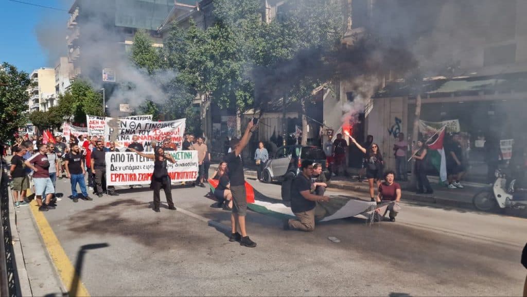 Πάτρα - Φωτό και βίντεο: Χιλιάδες στην πορεία για την απεργία!