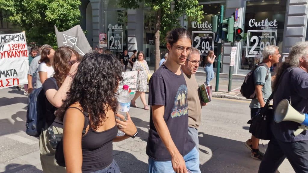 Πάτρα - Φωτό και βίντεο: Χιλιάδες στην πορεία για την απεργία!