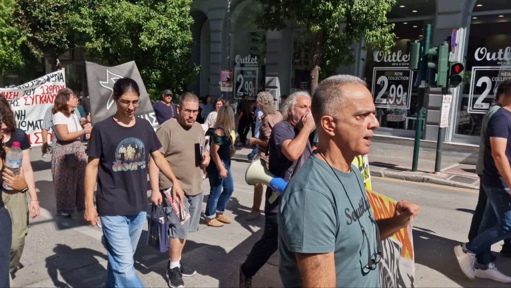 Πάτρα - Φωτό και βίντεο: Χιλιάδες στην πορεία για την απεργία!