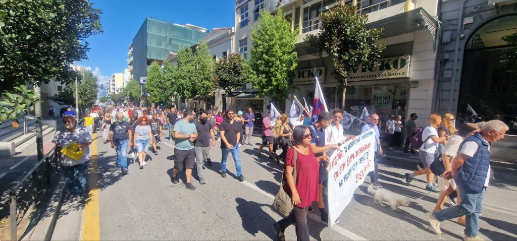 Πάτρα - Φωτό και βίντεο: Χιλιάδες στην πορεία για την απεργία!