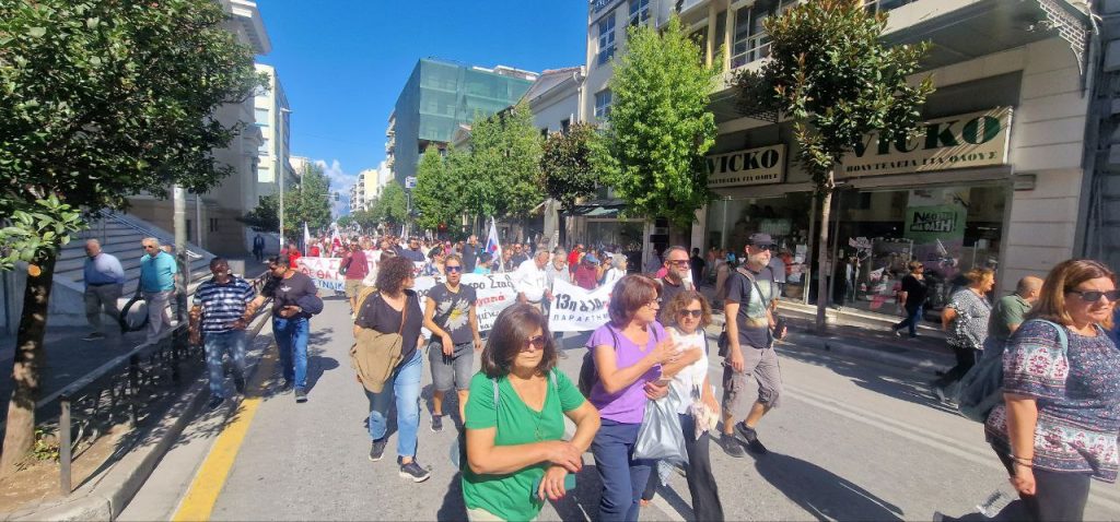 Πάτρα - Φωτό και βίντεο: Χιλιάδες στην πορεία για την απεργία!