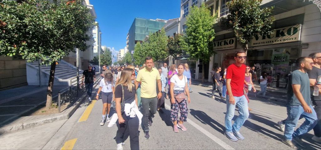 Πάτρα - Φωτό και βίντεο: Χιλιάδες στην πορεία για την απεργία!