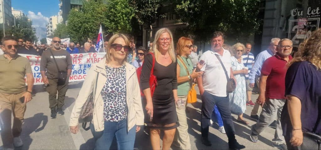 Πάτρα - Φωτό και βίντεο: Χιλιάδες στην πορεία για την απεργία!