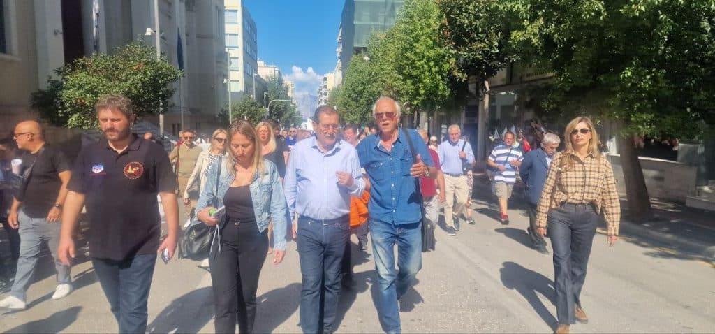 Πάτρα - Φωτό και βίντεο: Χιλιάδες στην πορεία για την απεργία!