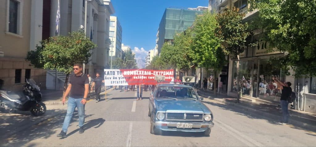 Πάτρα - Φωτό και βίντεο: Χιλιάδες στην πορεία για την απεργία!