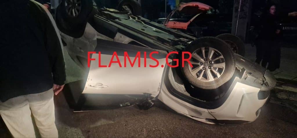 Πάτρα - ΤΩΡΑ: Ανετράπη αυτοκίνητο στην περιοχή Αγίας Σοφίας! Επεσε πάνω και σε άλλα - φωτό