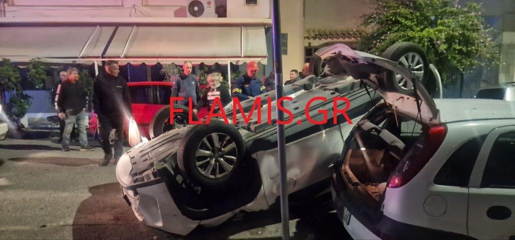 Πάτρα - ΤΩΡΑ: Ανετράπη αυτοκίνητο στην περιοχή Αγίας Σοφίας! Επεσε πάνω και σε άλλα - φωτό