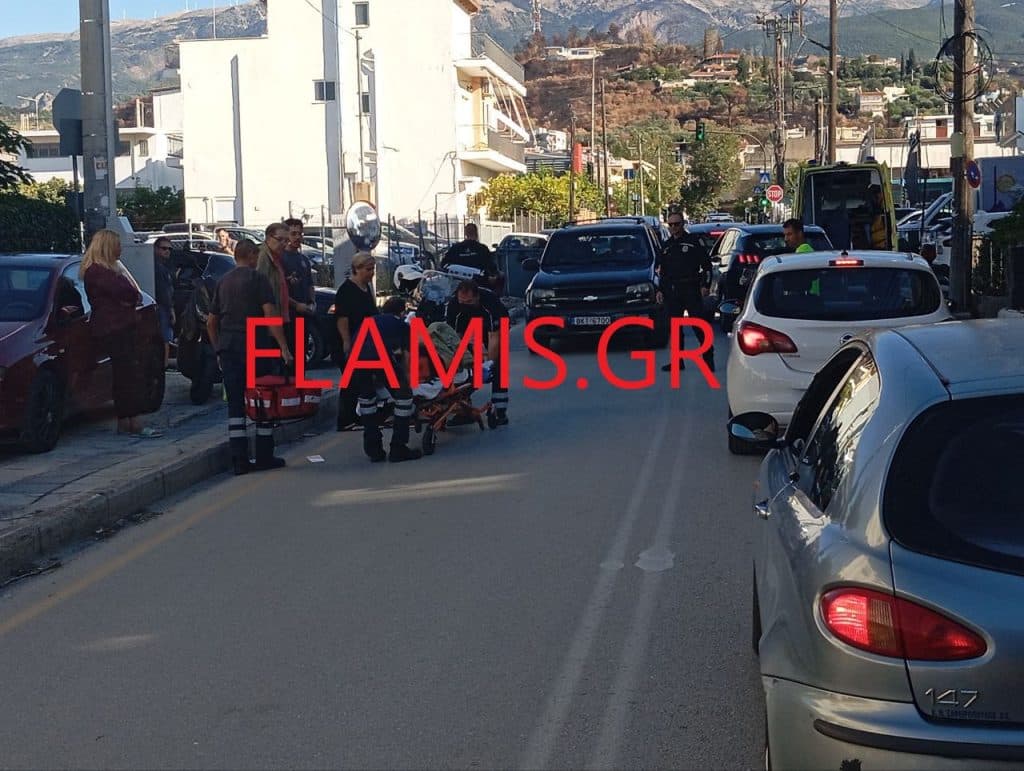 Πάτρα - ΤΩΡΑ: Τροχαίο με δίκυκλο στα Μποζαϊτικα! Εκτίναξε την γυναίκα οδηγό - φωτό