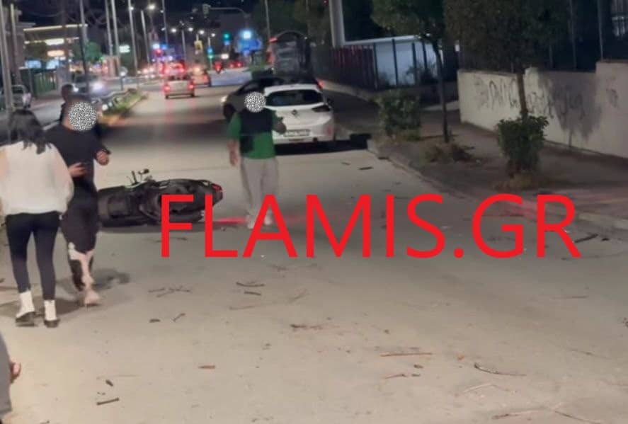 Πάτρα - Απίστευτο! Ξεριζώθηκε δένδρο και έπεσε πάνω σε δικυκλιστή ενώ εκινείτο στον δρόμο! φωτό Πάτρα - Απίστευτο! Ξεριζώθηκε δένδρο και έπεσε πάνω σε δικυκλιστή ενώ εκινείτο στον δρόμο! φωτό