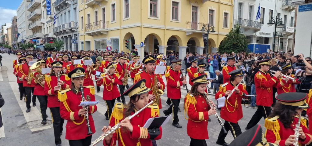 Πάτρα: Με υπερηφάνεια η παρέλαση για την επέτειο του ΟΧΙ - Δείτε πολλές φωτό (συνεχής ροή) Πάτρα: Με υπερηφάνεια η παρέλαση για την επέτειο του ΟΧΙ - Δείτε πολλές φωτό (συνεχής ροή)