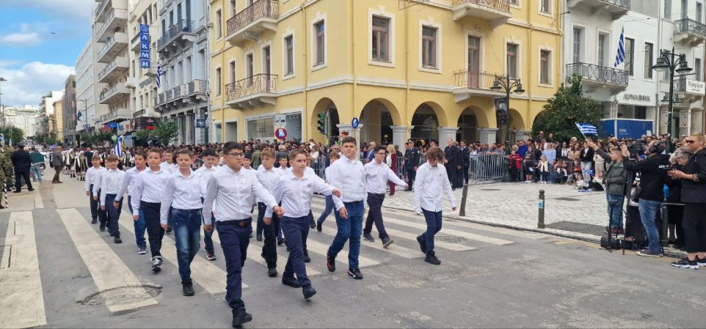 Πάτρα: Με υπερηφάνεια η παρέλαση για την επέτειο του ΟΧΙ - Δείτε πολλές φωτό (συνεχής ροή) Πάτρα: Με υπερηφάνεια η παρέλαση για την επέτειο του ΟΧΙ - Δείτε πολλές φωτό (συνεχής ροή)