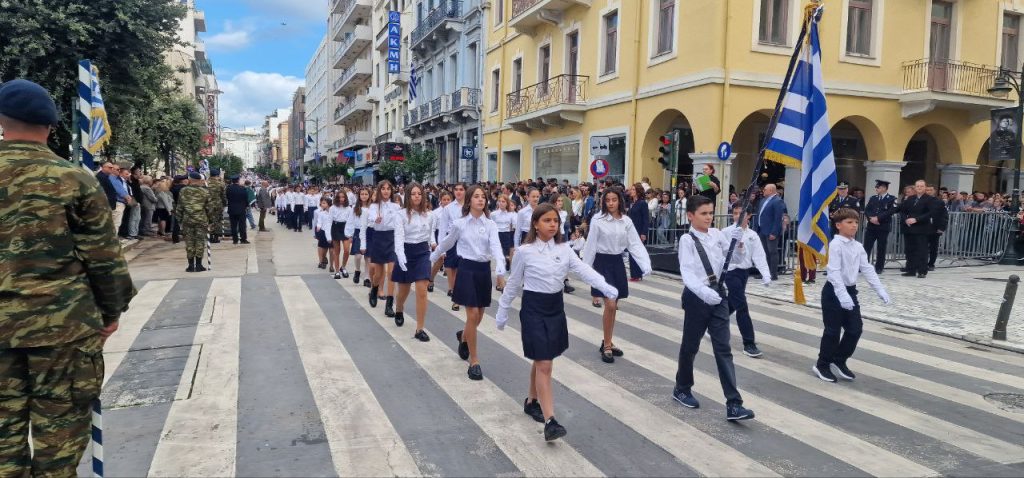 Πάτρα: Με υπερηφάνεια η παρέλαση για την επέτειο του ΟΧΙ - Δείτε πολλές φωτό (συνεχής ροή) Πάτρα: Με υπερηφάνεια η παρέλαση για την επέτειο του ΟΧΙ - Δείτε πολλές φωτό (συνεχής ροή)
