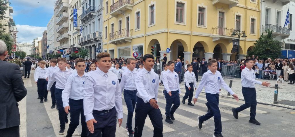 Πάτρα: Με υπερηφάνεια η παρέλαση για την επέτειο του ΟΧΙ - Δείτε πολλές φωτό (συνεχής ροή) Πάτρα: Με υπερηφάνεια η παρέλαση για την επέτειο του ΟΧΙ - Δείτε πολλές φωτό (συνεχής ροή)