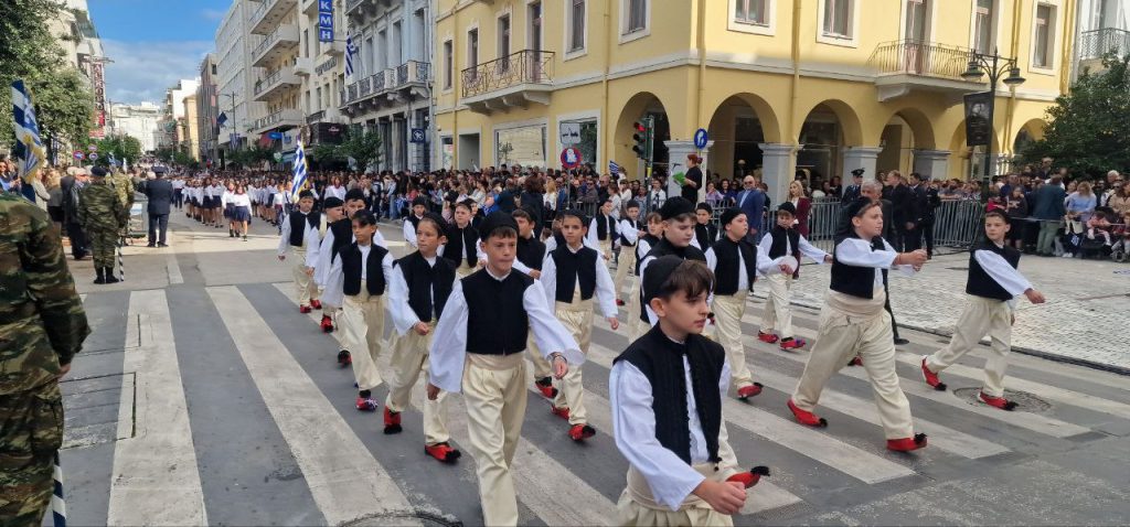 Πάτρα: Με υπερηφάνεια η παρέλαση για την επέτειο του ΟΧΙ - Δείτε πολλές φωτό (συνεχής ροή) Πάτρα: Με υπερηφάνεια η παρέλαση για την επέτειο του ΟΧΙ - Δείτε πολλές φωτό (συνεχής ροή)