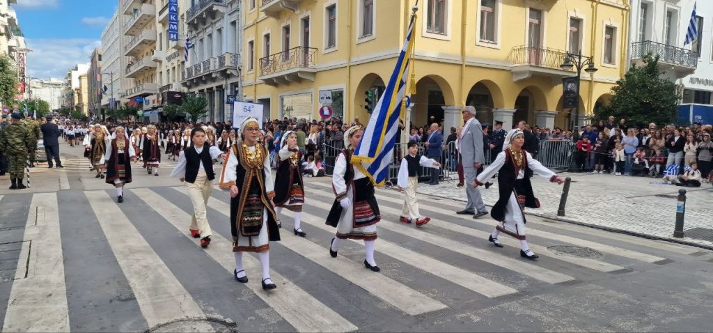 Πάτρα: Με υπερηφάνεια η παρέλαση για την επέτειο του ΟΧΙ - Δείτε πολλές φωτό (συνεχής ροή) Πάτρα: Με υπερηφάνεια η παρέλαση για την επέτειο του ΟΧΙ - Δείτε πολλές φωτό (συνεχής ροή)