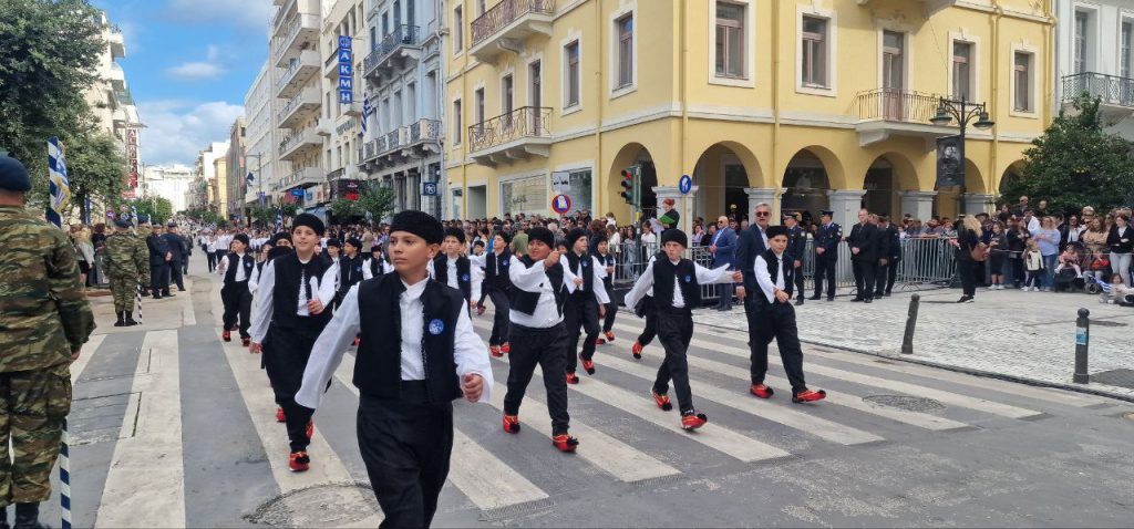 Πάτρα: Με υπερηφάνεια η παρέλαση για την επέτειο του ΟΧΙ - Δείτε πολλές φωτό (συνεχής ροή) Πάτρα: Με υπερηφάνεια η παρέλαση για την επέτειο του ΟΧΙ - Δείτε πολλές φωτό (συνεχής ροή)