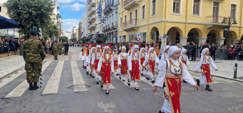 Πάτρα: Με υπερηφάνεια η παρέλαση για την επέτειο του ΟΧΙ - Δείτε πολλές φωτό (συνεχής ροή) Πάτρα: Με υπερηφάνεια η παρέλαση για την επέτειο του ΟΧΙ - Δείτε πολλές φωτό (συνεχής ροή)
