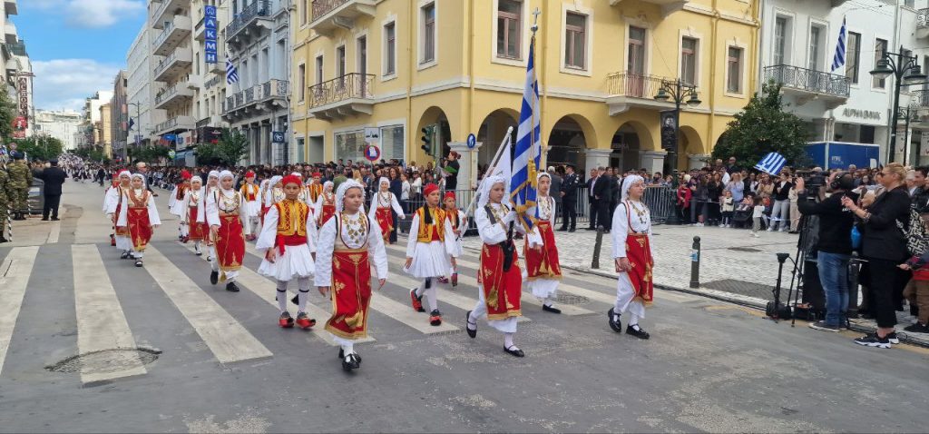 Πάτρα: Με υπερηφάνεια η παρέλαση για την επέτειο του ΟΧΙ - Δείτε πολλές φωτό (συνεχής ροή) Πάτρα: Με υπερηφάνεια η παρέλαση για την επέτειο του ΟΧΙ - Δείτε πολλές φωτό (συνεχής ροή)
