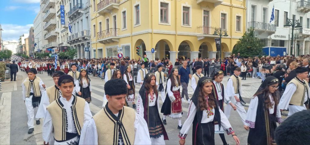 Πάτρα: Με υπερηφάνεια η παρέλαση για την επέτειο του ΟΧΙ - Δείτε πολλές φωτό (συνεχής ροή) Πάτρα: Με υπερηφάνεια η παρέλαση για την επέτειο του ΟΧΙ - Δείτε πολλές φωτό (συνεχής ροή)