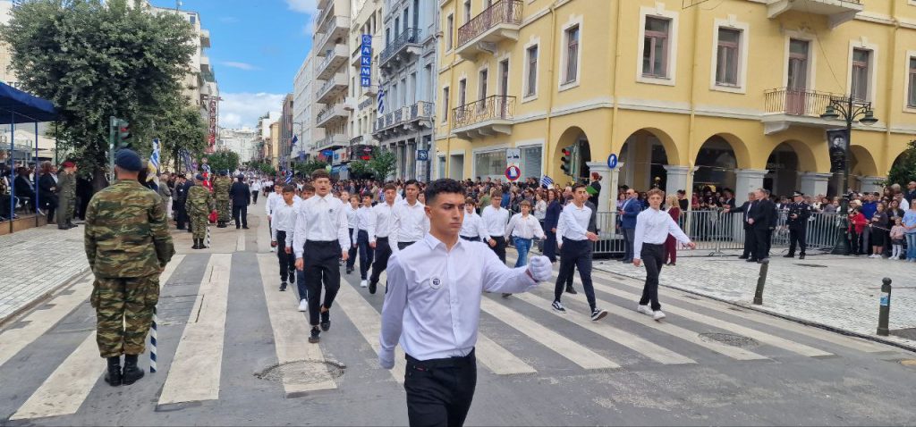 Πάτρα: Με υπερηφάνεια η παρέλαση για την επέτειο του ΟΧΙ - Δείτε πολλές φωτό (συνεχής ροή) Πάτρα: Με υπερηφάνεια η παρέλαση για την επέτειο του ΟΧΙ - Δείτε πολλές φωτό (συνεχής ροή)