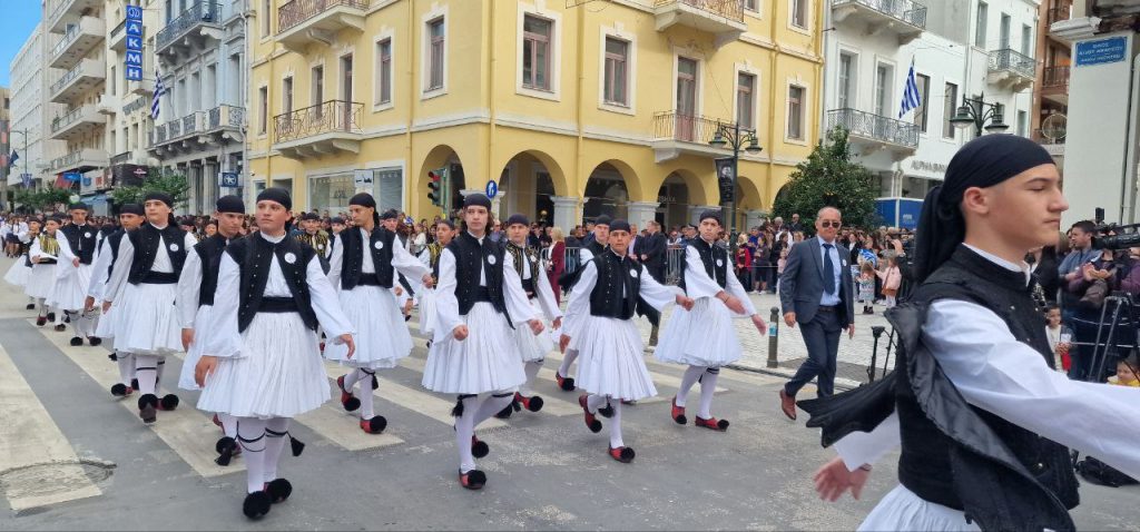 Πάτρα: Με υπερηφάνεια η παρέλαση για την επέτειο του ΟΧΙ - Δείτε πολλές φωτό (συνεχής ροή) Πάτρα: Με υπερηφάνεια η παρέλαση για την επέτειο του ΟΧΙ - Δείτε πολλές φωτό (συνεχής ροή)