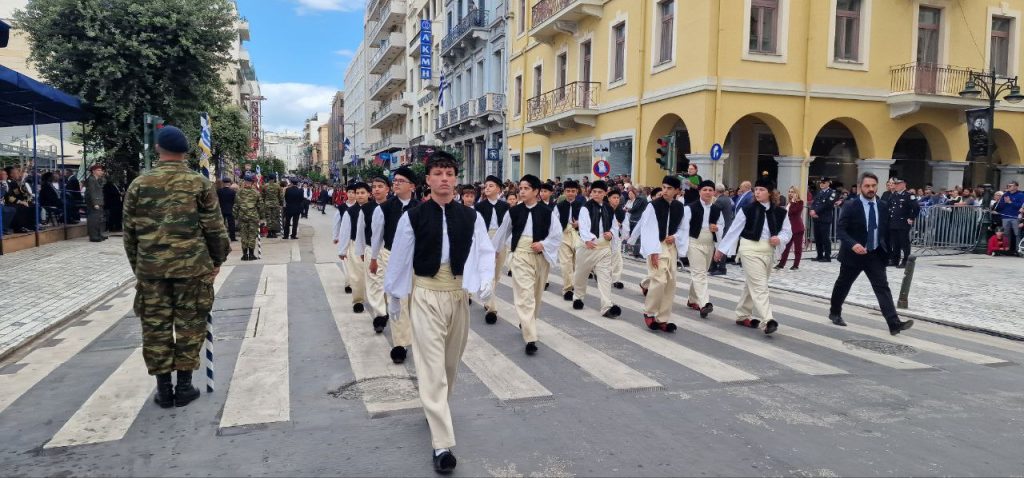Πάτρα: Με υπερηφάνεια η παρέλαση για την επέτειο του ΟΧΙ - Δείτε πολλές φωτό (συνεχής ροή) Πάτρα: Με υπερηφάνεια η παρέλαση για την επέτειο του ΟΧΙ - Δείτε πολλές φωτό (συνεχής ροή)