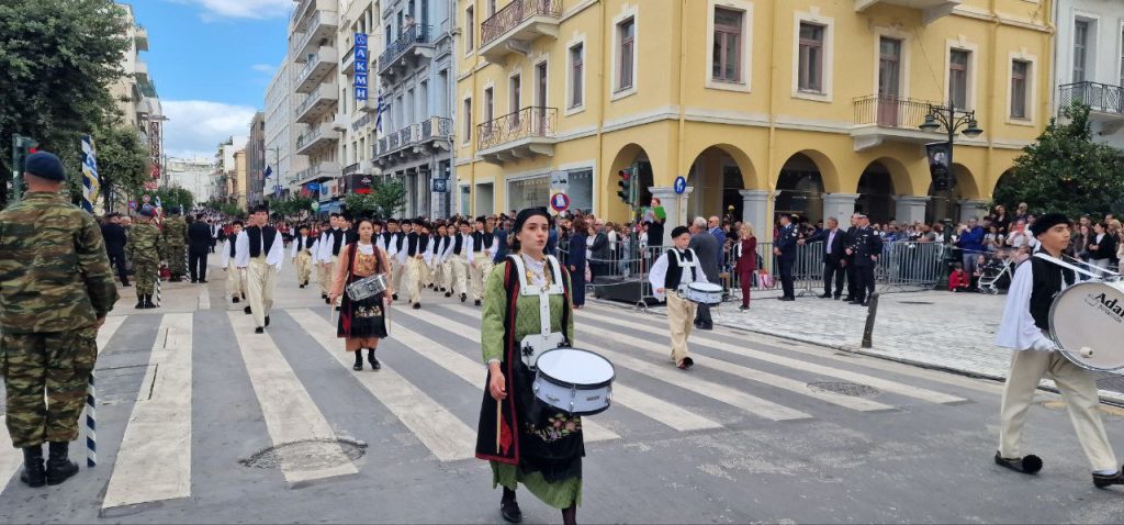Πάτρα: Με υπερηφάνεια η παρέλαση για την επέτειο του ΟΧΙ - Δείτε πολλές φωτό (συνεχής ροή) Πάτρα: Με υπερηφάνεια η παρέλαση για την επέτειο του ΟΧΙ - Δείτε πολλές φωτό (συνεχής ροή)