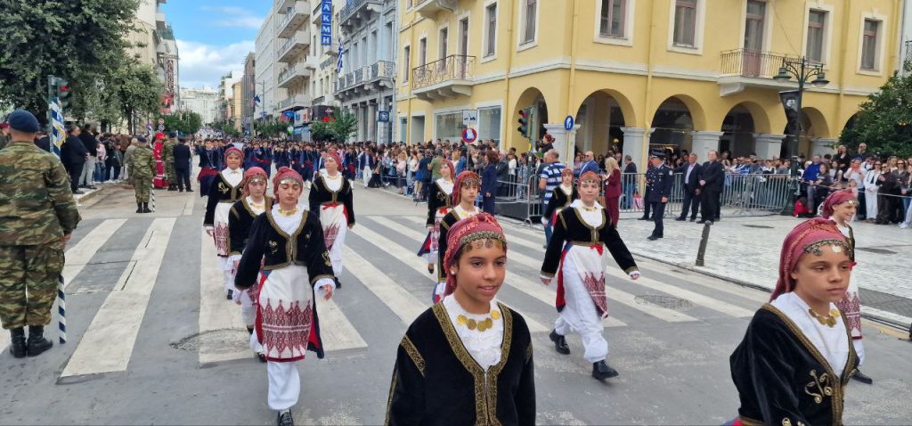 Πάτρα: Με υπερηφάνεια η παρέλαση για την επέτειο του ΟΧΙ - Δείτε πολλές φωτό (συνεχής ροή) Πάτρα: Με υπερηφάνεια η παρέλαση για την επέτειο του ΟΧΙ - Δείτε πολλές φωτό (συνεχής ροή)