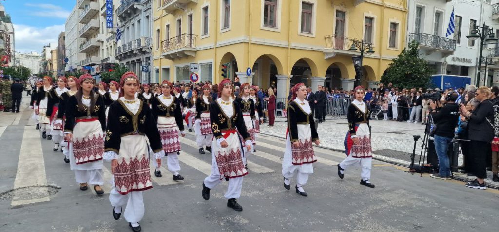 Πάτρα: Με υπερηφάνεια η παρέλαση για την επέτειο του ΟΧΙ - Δείτε πολλές φωτό (συνεχής ροή) Πάτρα: Με υπερηφάνεια η παρέλαση για την επέτειο του ΟΧΙ - Δείτε πολλές φωτό (συνεχής ροή)
