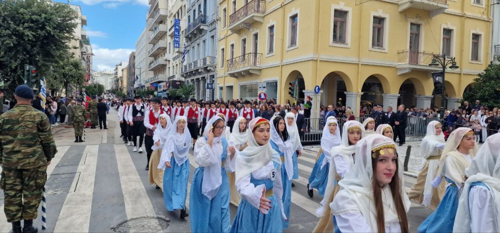 Πάτρα: Με υπερηφάνεια η παρέλαση για την επέτειο του ΟΧΙ - Δείτε πολλές φωτό (συνεχής ροή) Πάτρα: Με υπερηφάνεια η παρέλαση για την επέτειο του ΟΧΙ - Δείτε πολλές φωτό (συνεχής ροή)