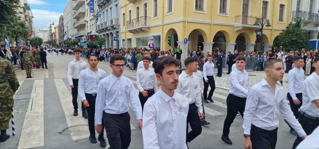 Πάτρα: Με υπερηφάνεια η παρέλαση για την επέτειο του ΟΧΙ - Δείτε πολλές φωτό (συνεχής ροή) Πάτρα: Με υπερηφάνεια η παρέλαση για την επέτειο του ΟΧΙ - Δείτε πολλές φωτό (συνεχής ροή)