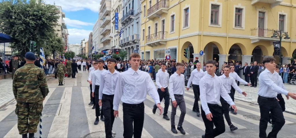 Πάτρα: Με υπερηφάνεια η παρέλαση για την επέτειο του ΟΧΙ - Δείτε πολλές φωτό (συνεχής ροή) Πάτρα: Με υπερηφάνεια η παρέλαση για την επέτειο του ΟΧΙ - Δείτε πολλές φωτό (συνεχής ροή)