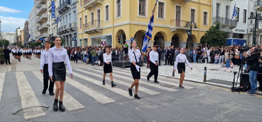 Πάτρα: Με υπερηφάνεια η παρέλαση για την επέτειο του ΟΧΙ - Δείτε πολλές φωτό (συνεχής ροή) Πάτρα: Με υπερηφάνεια η παρέλαση για την επέτειο του ΟΧΙ - Δείτε πολλές φωτό (συνεχής ροή)