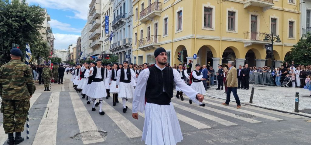 Πάτρα: Με υπερηφάνεια η παρέλαση για την επέτειο του ΟΧΙ - Δείτε πολλές φωτό (συνεχής ροή) Πάτρα: Με υπερηφάνεια η παρέλαση για την επέτειο του ΟΧΙ - Δείτε πολλές φωτό (συνεχής ροή)