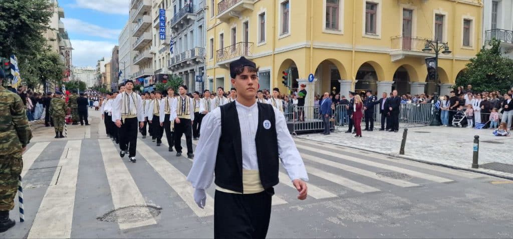 Πάτρα: Με υπερηφάνεια η παρέλαση για την επέτειο του ΟΧΙ - Δείτε πολλές φωτό (συνεχής ροή) Πάτρα: Με υπερηφάνεια η παρέλαση για την επέτειο του ΟΧΙ - Δείτε πολλές φωτό (συνεχής ροή)