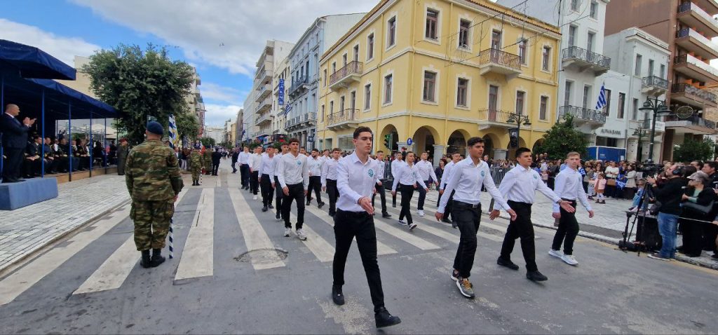 Πάτρα: Με υπερηφάνεια η παρέλαση για την επέτειο του ΟΧΙ - Δείτε πολλές φωτό (συνεχής ροή) Πάτρα: Με υπερηφάνεια η παρέλαση για την επέτειο του ΟΧΙ - Δείτε πολλές φωτό (συνεχής ροή)