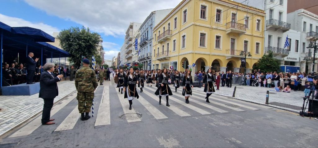 Πάτρα: Με υπερηφάνεια η παρέλαση για την επέτειο του ΟΧΙ - Δείτε πολλές φωτό (συνεχής ροή) Πάτρα: Με υπερηφάνεια η παρέλαση για την επέτειο του ΟΧΙ - Δείτε πολλές φωτό (συνεχής ροή)
