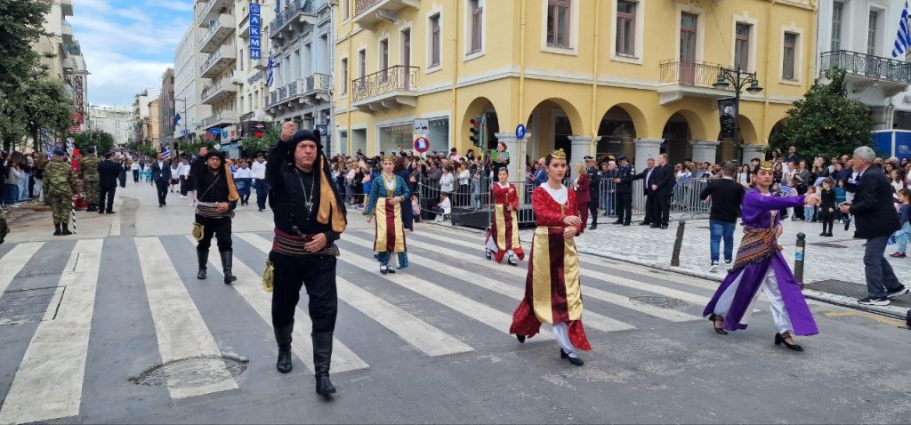 Πάτρα: Με υπερηφάνεια η παρέλαση για την επέτειο του ΟΧΙ - Δείτε πολλές φωτό (συνεχής ροή) Πάτρα: Με υπερηφάνεια η παρέλαση για την επέτειο του ΟΧΙ - Δείτε πολλές φωτό (συνεχής ροή)