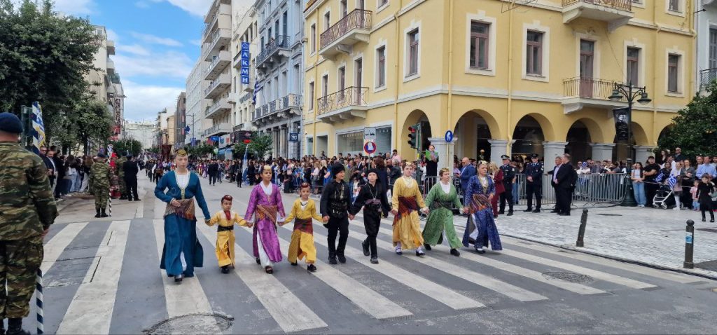 Πάτρα: Με υπερηφάνεια η παρέλαση για την επέτειο του ΟΧΙ - Δείτε πολλές φωτό (συνεχής ροή) Πάτρα: Με υπερηφάνεια η παρέλαση για την επέτειο του ΟΧΙ - Δείτε πολλές φωτό (συνεχής ροή)