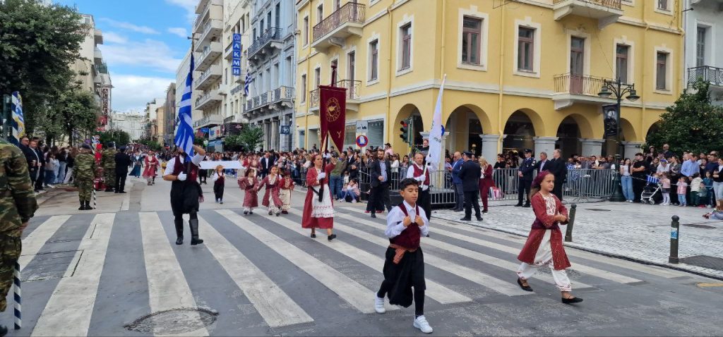 Πάτρα: Με υπερηφάνεια η παρέλαση για την επέτειο του ΟΧΙ - Δείτε πολλές φωτό (συνεχής ροή) Πάτρα: Με υπερηφάνεια η παρέλαση για την επέτειο του ΟΧΙ - Δείτε πολλές φωτό (συνεχής ροή)