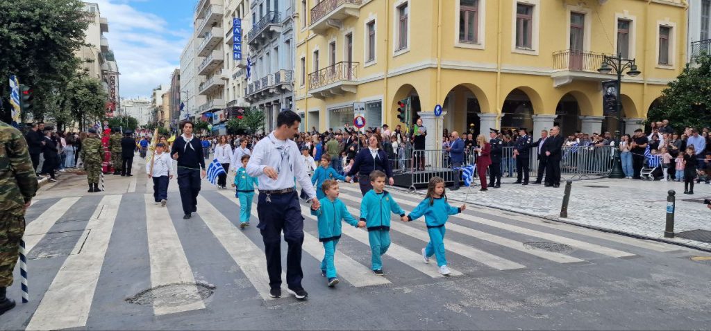 Πάτρα: Με υπερηφάνεια η παρέλαση για την επέτειο του ΟΧΙ - Δείτε πολλές φωτό (συνεχής ροή) Πάτρα: Με υπερηφάνεια η παρέλαση για την επέτειο του ΟΧΙ - Δείτε πολλές φωτό (συνεχής ροή)