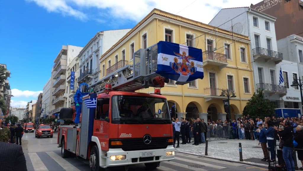 Πάτρα: Με υπερηφάνεια η παρέλαση για την επέτειο του ΟΧΙ - Δείτε πολλές φωτό (συνεχής ροή) Πάτρα: Με υπερηφάνεια η παρέλαση για την επέτειο του ΟΧΙ - Δείτε πολλές φωτό (συνεχής ροή)