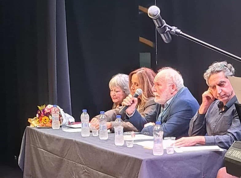 Πάτρα: Κατάμεστο το Επίκεντρο για το βιβλίο της Πόπης Αλιβιζάτου Πάτρα: Κατάμεστο το Επίκεντρο για το βιβλίο της Πόπης Αλιβιζάτου