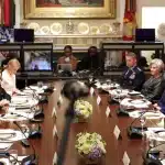 Στον «πάγο» οι Tomahawk μετά τη συνάντηση του Τραμπ με τον Ζελένσκι - Διαφώνησαν δημόσια για το αν ο Πούτιν θέλει να τελειώσει τον πόλεμο ή όχι