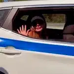 Καλώς έπραξαν οι αστυνομικοί και μετέφεραν τη Δέσποινα Βανδή, λένε πηγές της ΕΛ.ΑΣ. - Έγινε για αποτροπή ατυχήματος