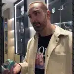 Νίκος Κοκλώνης: Δείτε βίντεο να «παζαρεύει» ρολόγια για 150.000 δολάρια στη Νέα Υόρκη