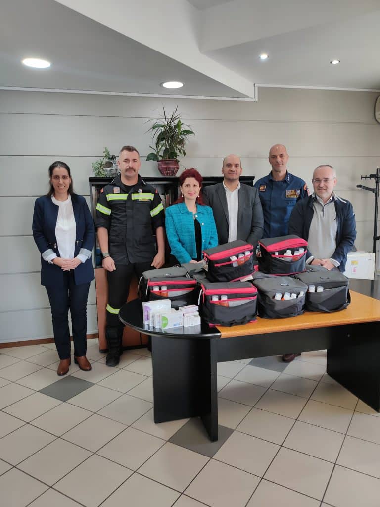 Παράδοση φαρμακευτικού και αναλώσιμου υλικού στην Ειδική Μονάδα Δασικών Επιχειρήσεων από τον Διοικητή της 6ης ΥΠΕ Παράδοση φαρμακευτικού και αναλώσιμου υλικού στην Ειδική Μονάδα Δασικών Επιχειρήσεων από τον Διοικητή της 6ης ΥΠΕ