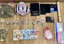 Εξαρθρώθηκε σπείρα διακίνησης ναρκωτικών με «εγκέφαλο» 61χρονη: Τέσσερις συλλήψεις – Τι κατασχέθηκε